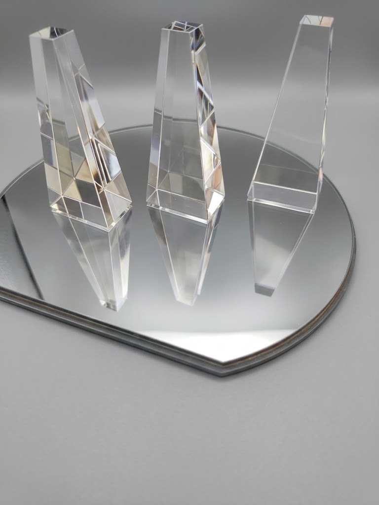 Tall polished pyramids on a mirror base